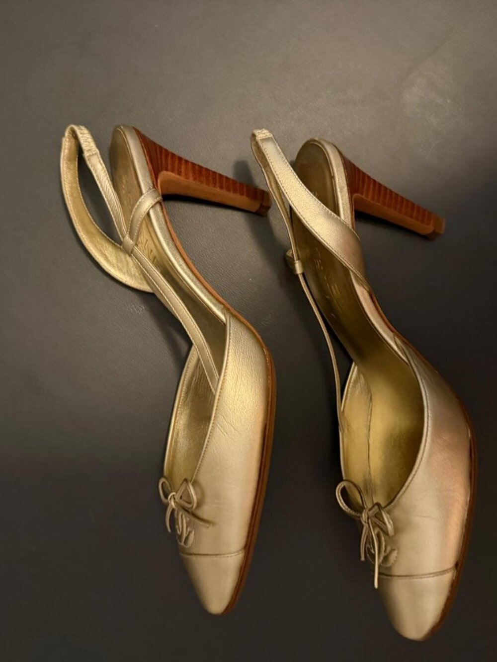 Vintage Chanel Metallic Gold CC Bow Slingback Heels – Size 38.5 - Picture 4 of 8